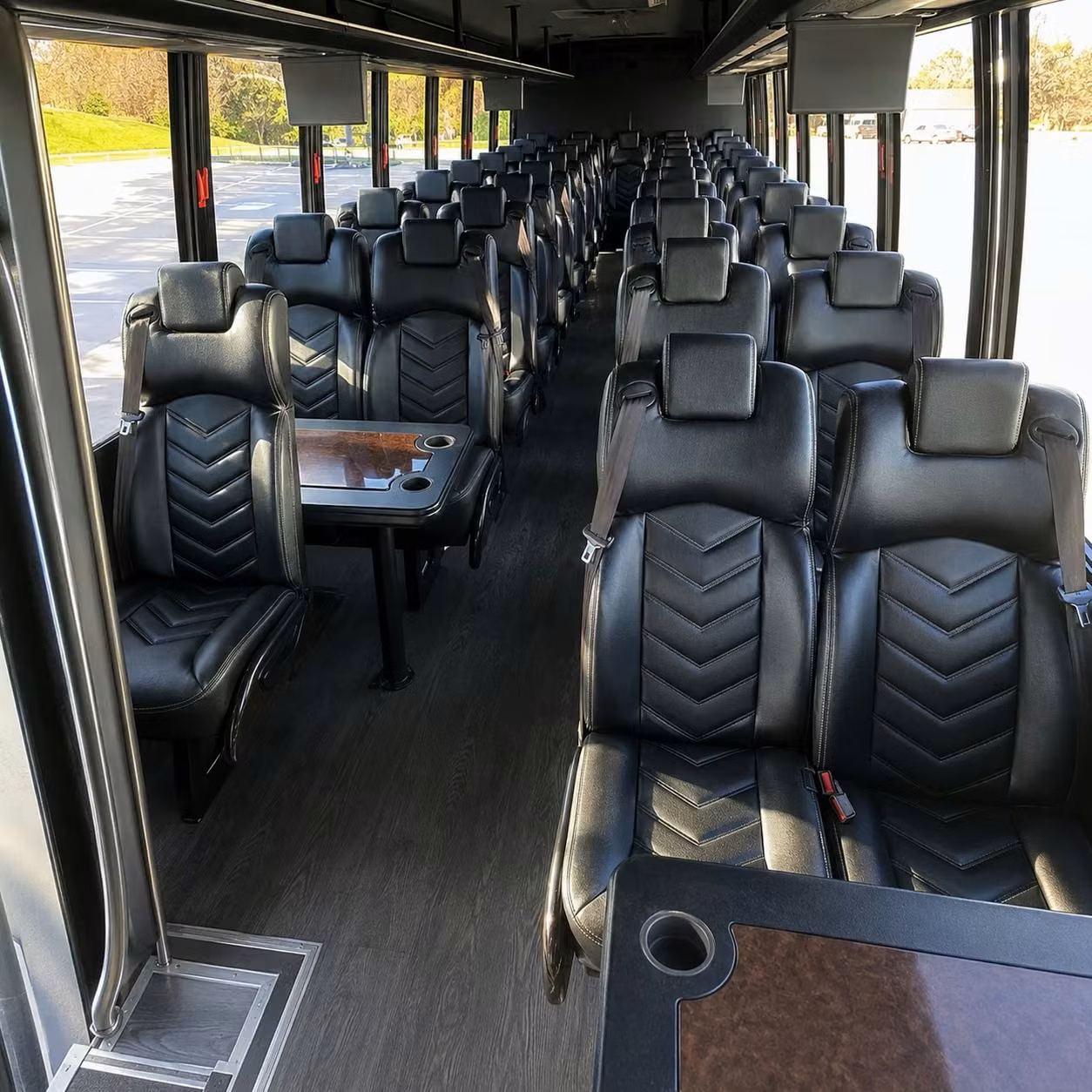 dubuque 28 passenger minibus rental